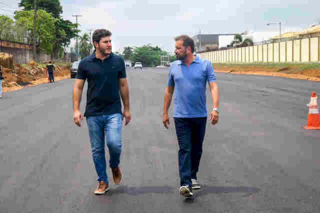 Hildon Chaves afirma que comprará outra máquina pavimentadora para atender a população da capital