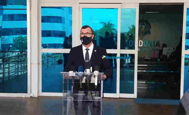 Secretário diz que continuam buscas aos envolvidos nas mortes de tenente e sargento