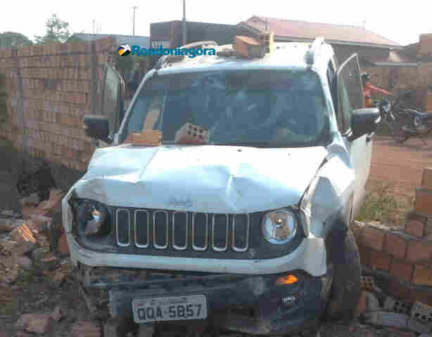 Após perseguição, Polícia prende dupla tentando atravessar carro roubado para a Bolívia