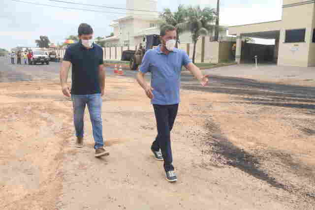 Durante live, Hildon Chaves anuncia asfalto para ruas do bairro Caladinho