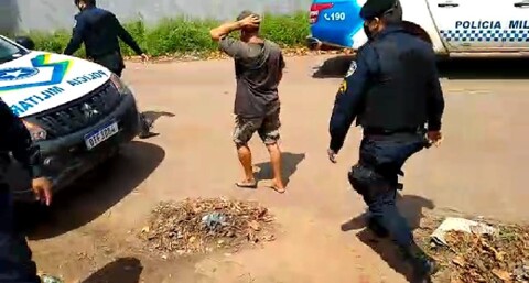 Briga entre dois homens termina com um ferido a facão