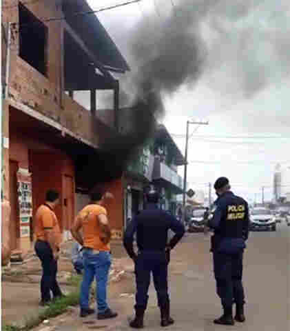 Incêndio destrói veículo na Capital