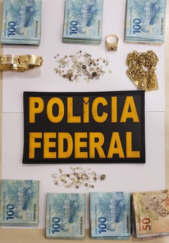 PF prende homem com quase 200 pedras de diamante