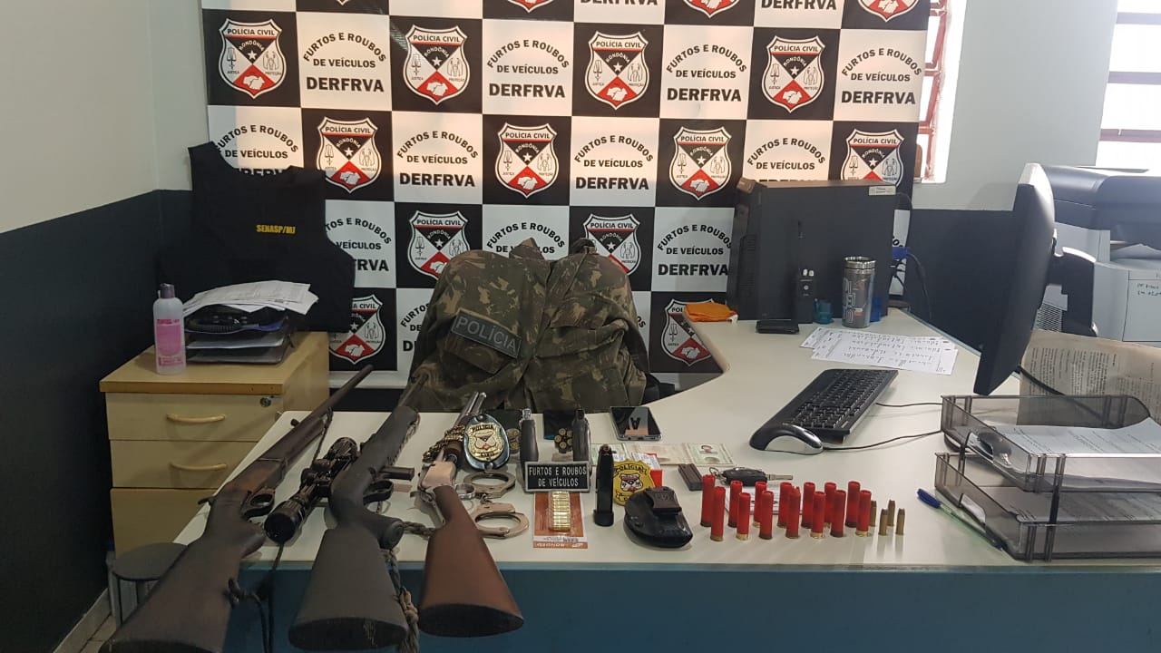 Trio é preso com várias armas de fogo e munições