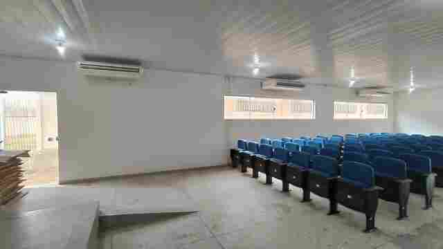 Deputado Alex Silva entrega centrais de ar para a Escola Tancredo Neves