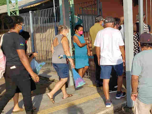 Rondonienses começam a votar; seções lotadas em Porto Velho