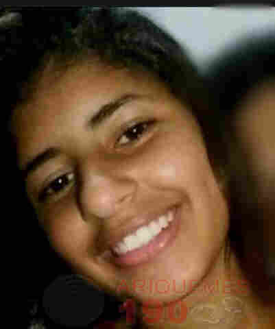 Adolescente morre atropelada por carreta após cair de moto