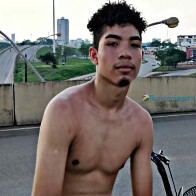 Família procura adolescente que saiu de casa para ir à festa no dia 7 e desapareceu