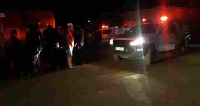 Moradores de rua se agridem a facadas durante bebedeira