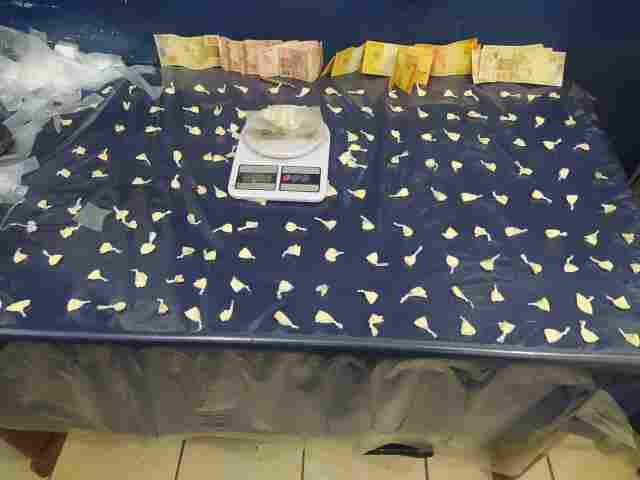 PM prende trio com mais de 150 porções de droga