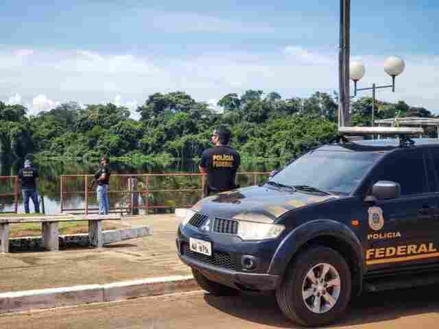 PF cumpre mandados em apuração sobre suposta compra de votos em Pimenteiras