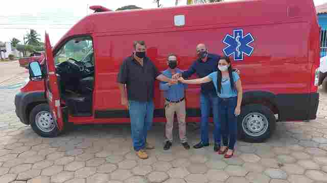 Ismael Crispin entrega ambulância em São Miguel do Guaporé e fecha exercício de 2020