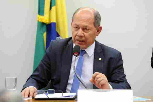 Coronel Chrisóstomo anuncia a aprovação pela Câmara do projeto que criminaliza perseguição obsessiva, inclusive em redes sociais