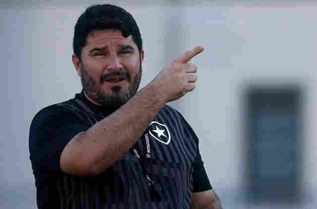 Treinador do Botafogo acredita que a equipe está no caminho certo para evitar o rebaixamento