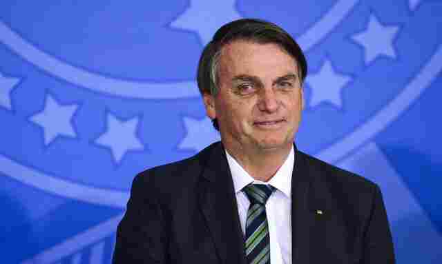 Bolsonaro assina decreto de indulto natalino