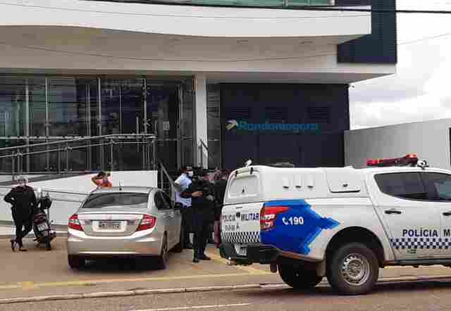 Bandidos roubam R$ 81 mil de clientes em estacionamento do Sicoob, na Capital