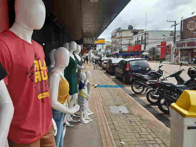 Comércio está autorizado a abrir neste feriado, desde que trabalhador ganhe 100% da hora extra