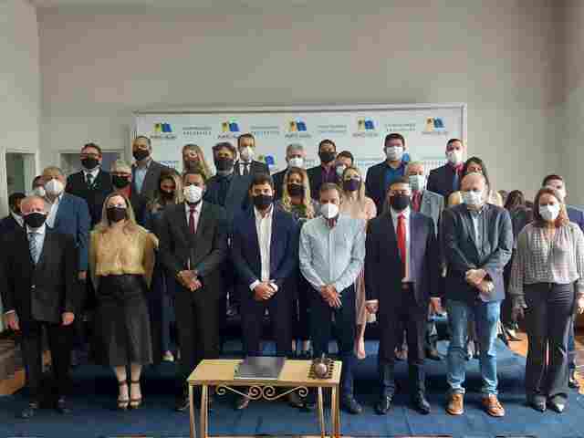 Hildon empossa novos secretários, destaca ações e diz que cobrança vai ser maior