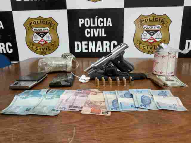 Apenado e mulher são presos por tráfico e com arma de fogo