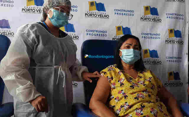 Profissionais de saúde serão vacinados nos locais de trabalho em Porto Velho