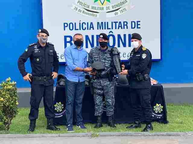 Deputado Alex Silva entrega equipamentos de segurança para Força Tática da Polícia Militar