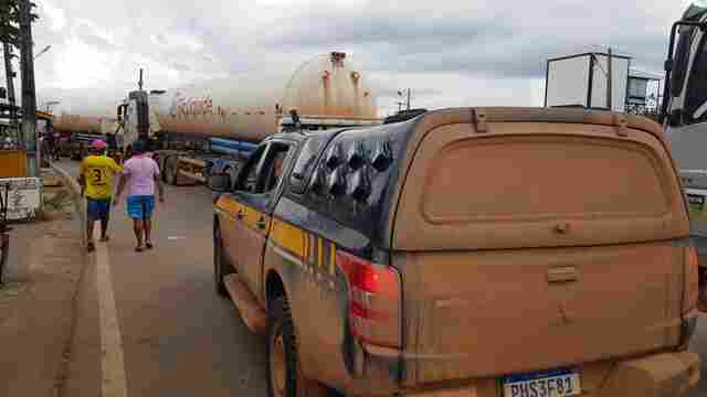 Vídeo: Carretas com oxigênio que seguiram pela BR-319 chegam a Manaus neste domingo