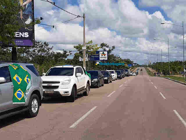 Classe empresarial organiza carreata em protesto contra fechamento do comércio da Capital