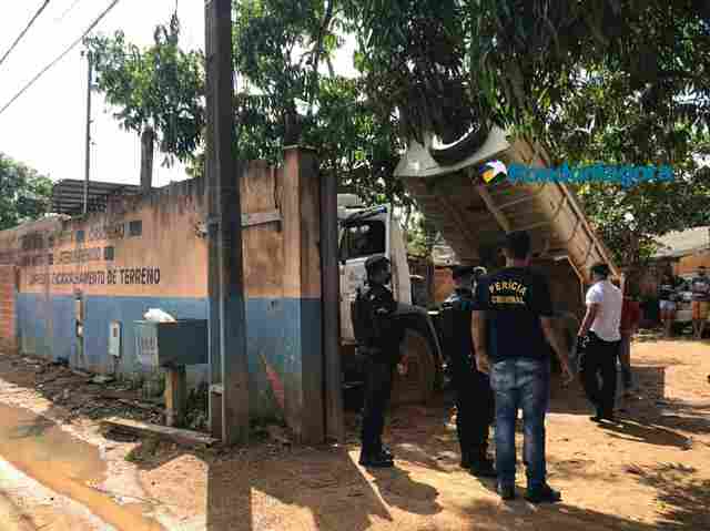 Idoso morre com cabeça esmagada por basculante de caçamba