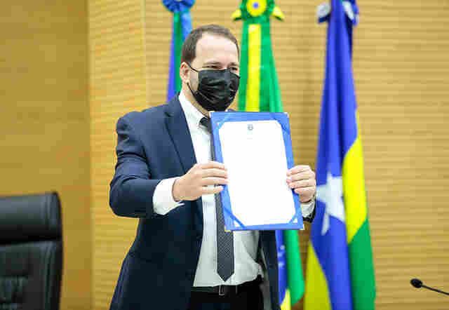 Deputado Alex Redano é empossado presidente da Assembleia Legislativa e defende diálogo