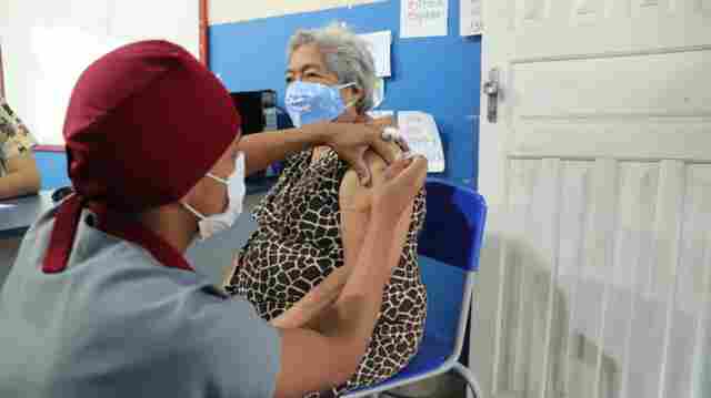 Primeiro dia de vacinação imuniza 850 idosos a partir de 80 anos em Porto Velho