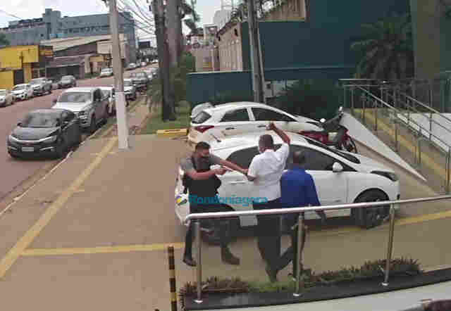 De novo: criminoso rende e rouba homem com malotes em frente ao Sicoob, em Porto Velho