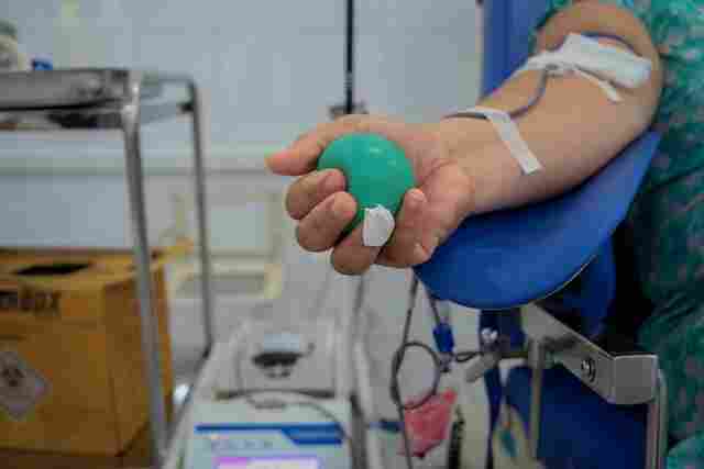 Pessoas que contraíram Covid-19 podem doar sangue após 30 dias, explica especialista da Fhemeron