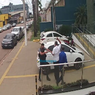 De novo: criminoso rende e rouba homem com malotes em frente ao Sicoob, em Porto Velho
