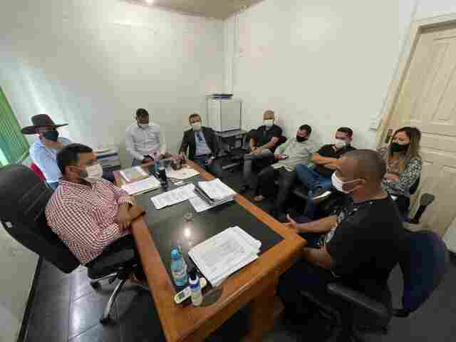 Deputado Alex Silva se reúne com prefeito e vereadores de Candeias do Jamari