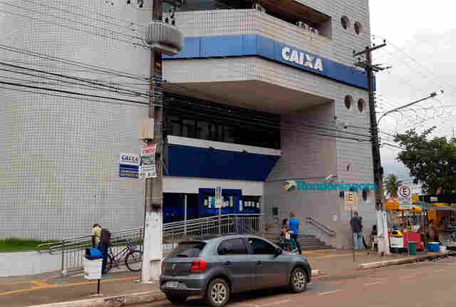 Bancos só reabrem na quarta-feira