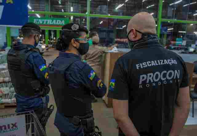 Mais estabelecimentos são flagrados na segunda noite da “Operação Restrição”