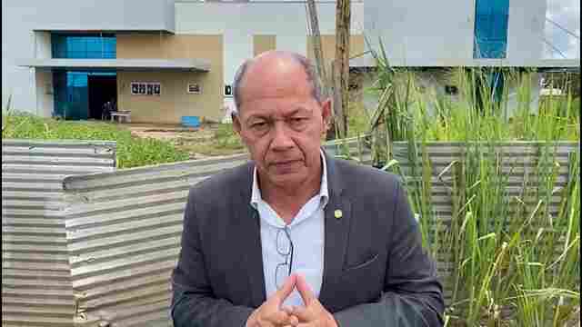 Coronel Chrisóstomo fiscaliza obras do Hospital Regional de Guajará-Mirim e pede a conclusão rápida das obras ao governo estadual