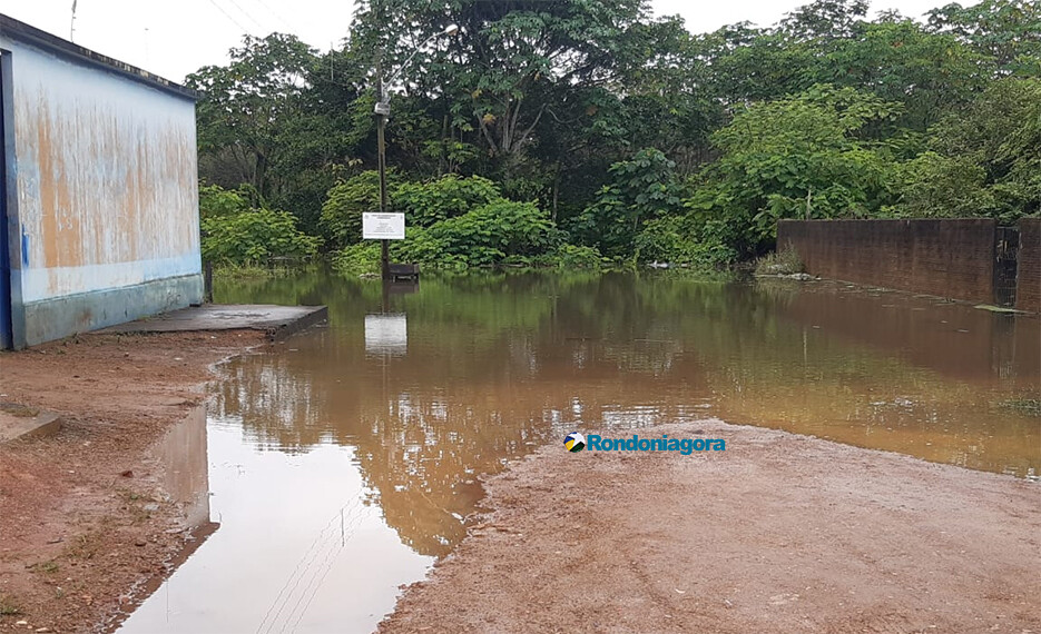 Vídeo: Cheia já atinge ruas do Cai N’ Água, em Porto Velho