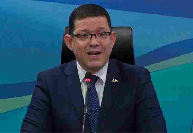 Governador diz que vai mandar fechar quase tudo nos finais de semana