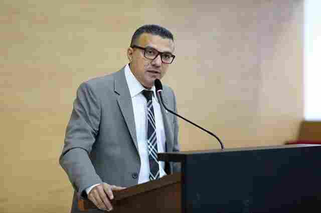 Deputado Alex Silva quer garantir aos idosos, o direito a ter acompanhante nos estabelecimentos bancários e comerciais