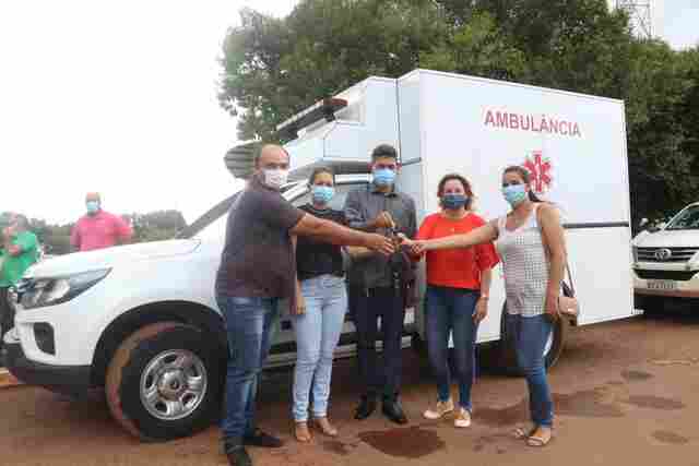 Jaqueline Cassol entrega ambulância e anuncia recursos para Alto Alegre dos Parecis