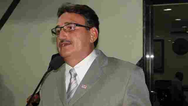 Prefeito deve exonerar presidente da Emdur após escândalo das mensagens