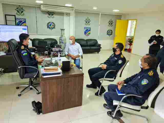 Ismael Crispin busca apoio para início das obras no 11° Batalhão da PM