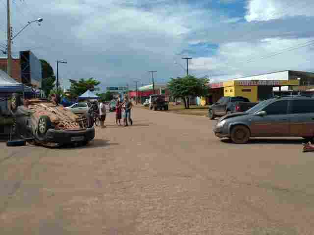 Acidente com capotamento no bairro Nova Porto Velho