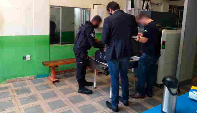 Operação do MP e Polícia Civil em São Miguel: policial penal é acusado de liberar celulares a presos