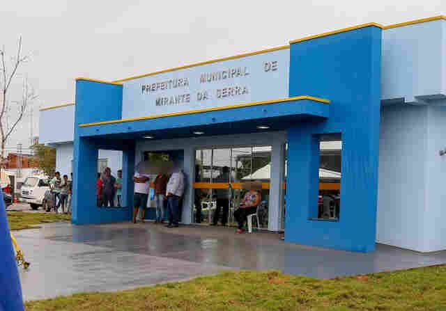 Secretário pede doações para comprar peças e produtores se revoltam