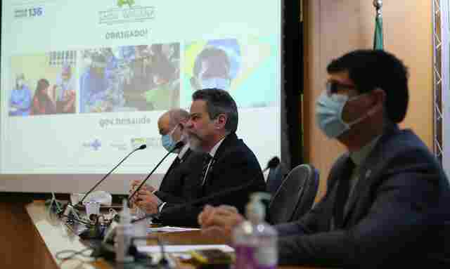 Governo federal anuncia negociação de 168 milhões de doses de vacina