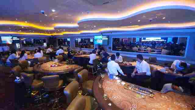 Vídeo: Polícia de São Paulo fecha cassino com 200 pessoas jogando