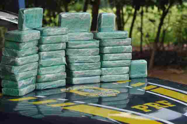 PRF prende um e apreende mais de 35 quilos de cocaína