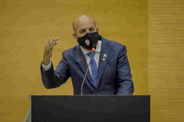 Ismael Crispin manifesta revolta contra congelamento de salários do funcionalismo